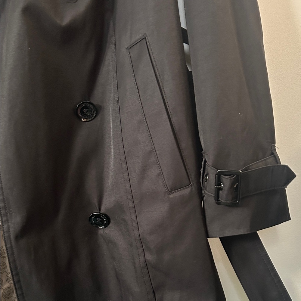 Black Trench Coat With Patterned Lining - image 5